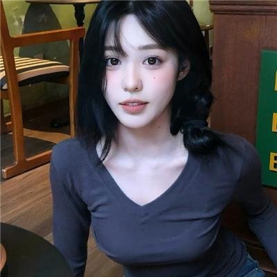罗娜，阿齐姆的母亲